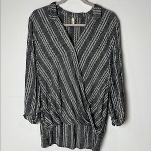 Elan- Gray & White Detailed Woman’s Top